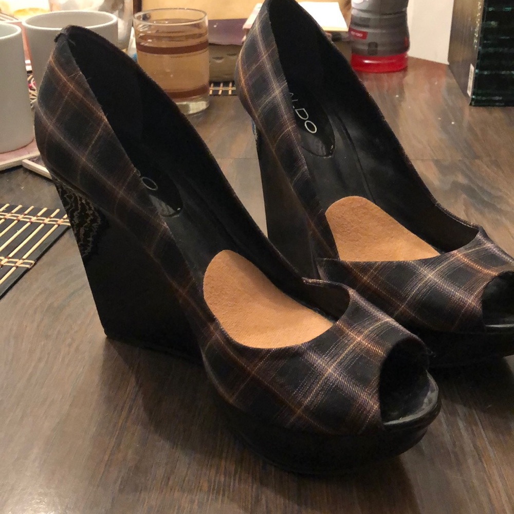 Black patent wedge shoe